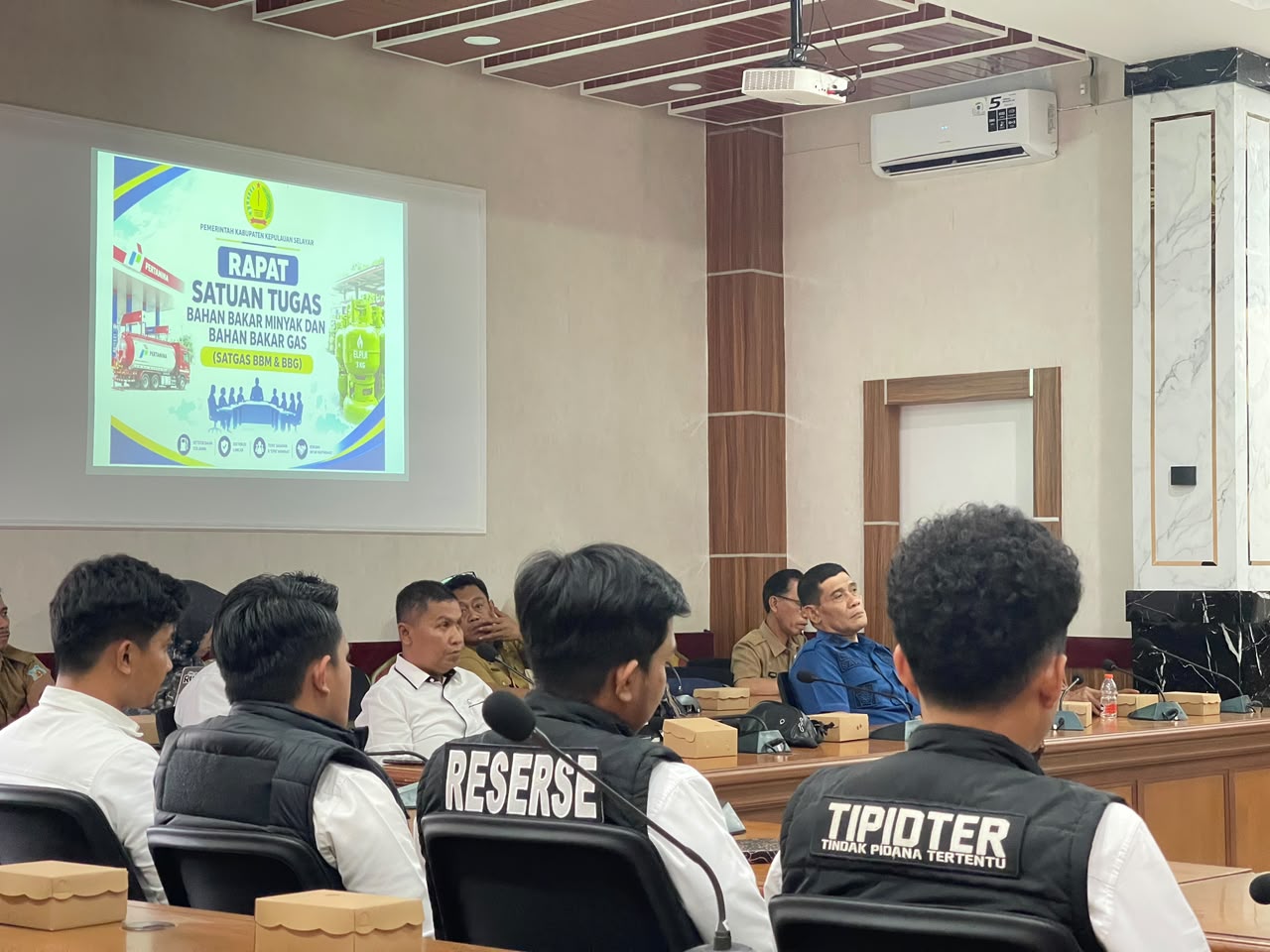 Rapat bersama Tim Satgas Pemantauan dan Pengawasan Penyaluran Bahan Bakar Minyak Bersubsidi
